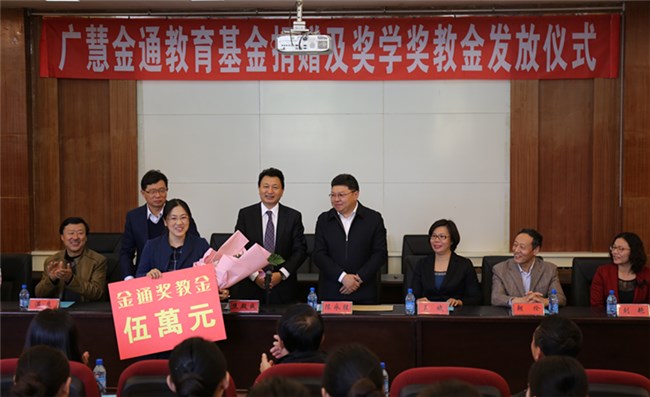 对照阅读内蒙古民族大华亿手机版下载与